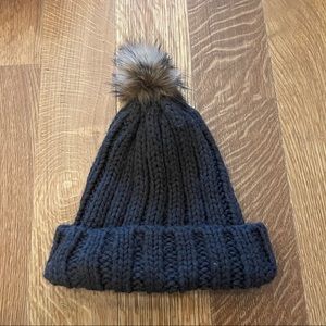 Gray chunky knit beanie with fur Pom